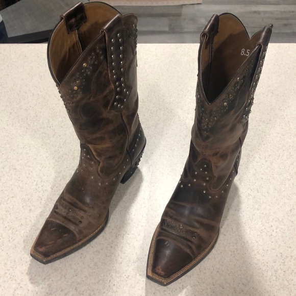 Ariat Shoes - Snip toe Cowgirl Boots